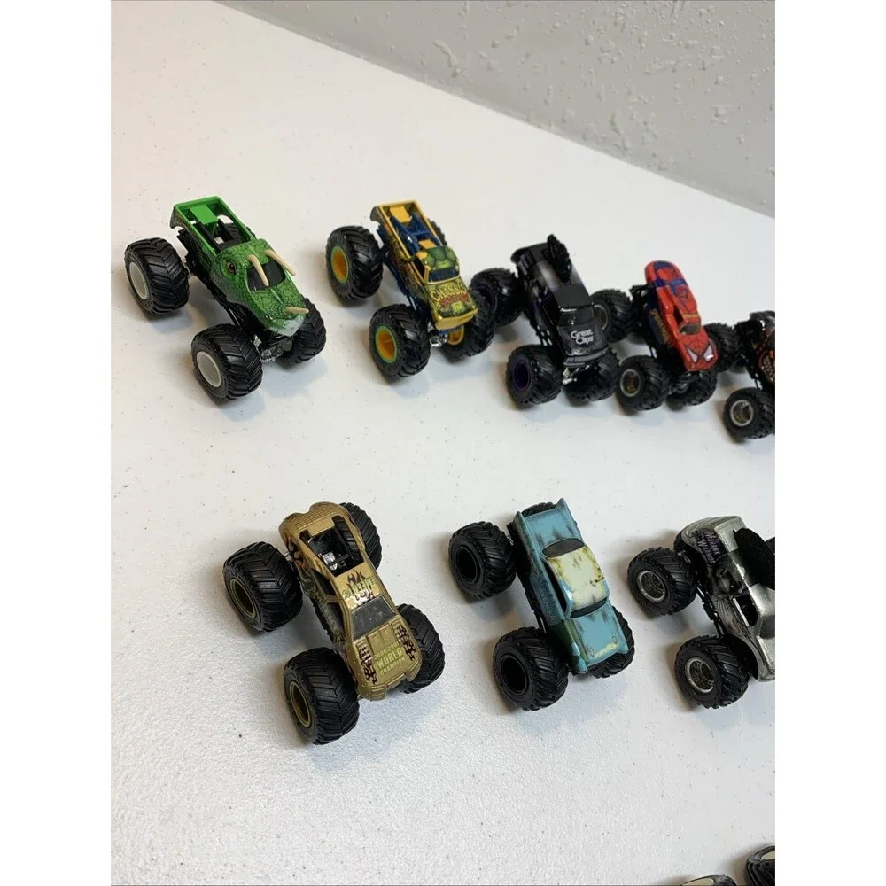 Hot Wheels Mattel 3D Monster Jam Storage Carrying Case With 13 Vehicles